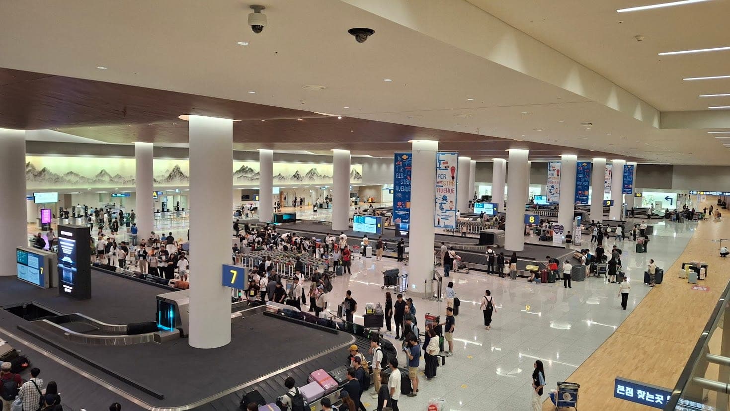 Baggage carousels and passengers in the arrival hall of Incheon Airport Terminal 2